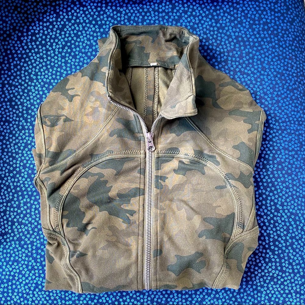 Lululemon camouflage forme jacket